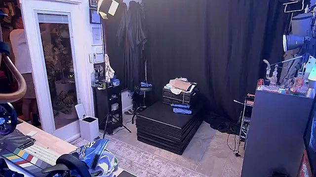 Briefs bud online show from December 19, 2025, 3:57 am