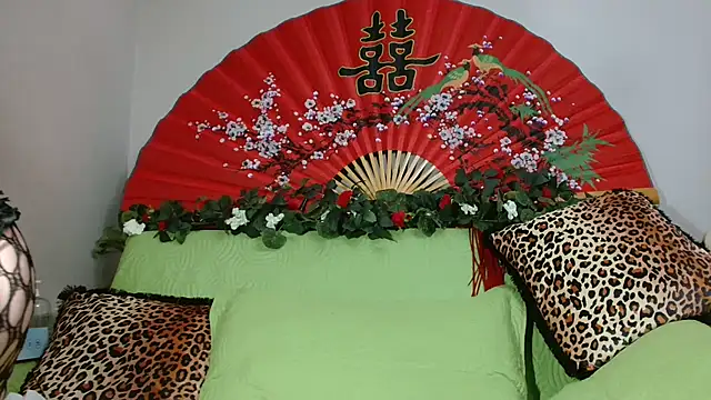 x  KHALEESI  x online show from April 2, 2026, 8:06 pm