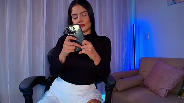 Snapshot of NinaMichelle chatting on December 18, 2024, 10:13 pm NinaMichelle online show from December 18, 2024, 10:13 pm