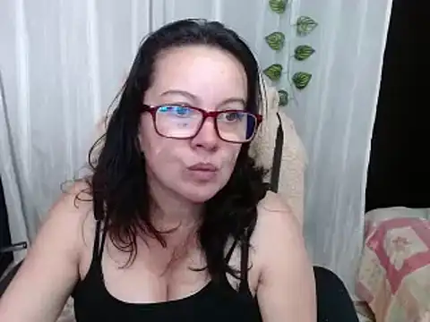 Snapshot of Sonialorens_ chatting on December 28, 2024, 7:54 pm Sonialorens  online show from December 28, 2024, 7:54 pm