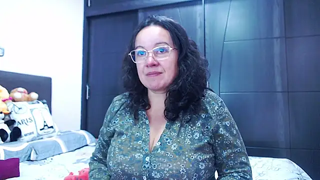 Snapshot of Sonialorens_ chatting on September 9, 2025, 4:17 pm Sonialorens  online show from September 9, 2025, 4:17 pm