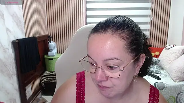 Sonialorens  online show from May 23, 2026, 4:55 pm