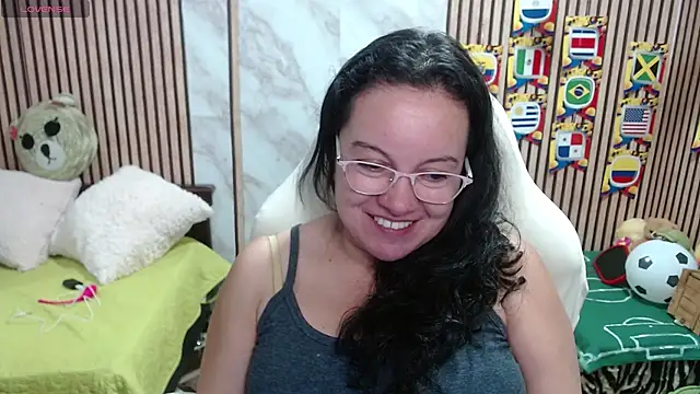 Sonialorens  online show from July 9, 2026, 11:20 pm