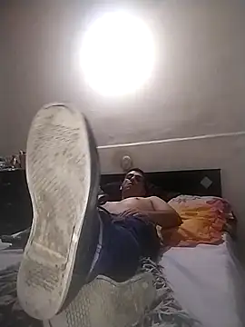 starplss online show from March 25, 2026, 4:07 am