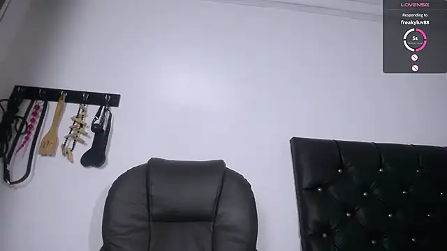 Snapshot of alejandraluxt chatting on February 23, 2025, 5:45 am alejandraluxt online show from February 23, 2025, 5:45 am