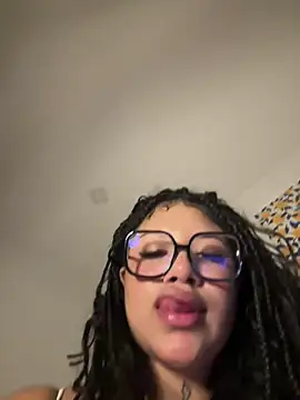 Snapshot of IamSashaLuv chatting on March 2, 2025, 12:42 am IamSashaLuv online show from March 2, 2025, 12:42 am