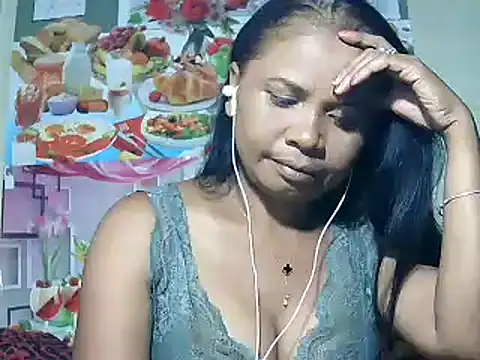 Snapshot of Hyncam chatting on February 22, 2025, 3:25 pm Hyncam online show from February 22, 2025, 3:25 pm