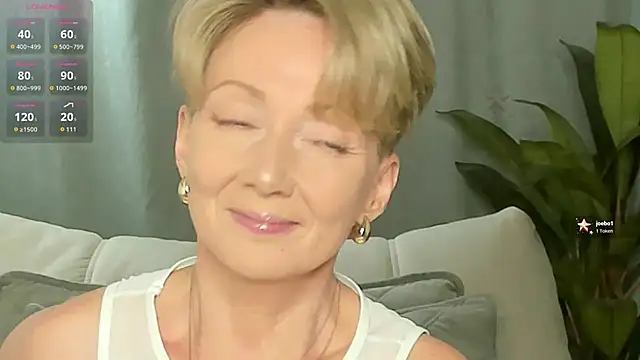 AkexandraFix online show from May 18, 2026, 2:01 pm