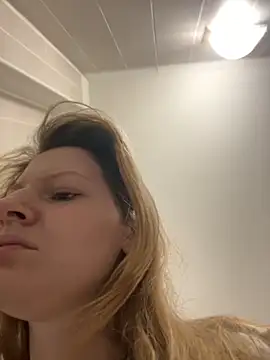 MaryHiggins online show from November 16, 2025, 9:59 am