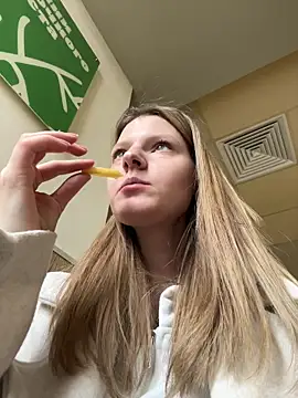 Snapshot of MaryHiggins chatting on March 23, 2026, 1:48 pm MaryHiggins online show from March 23, 2026, 1:48 pm