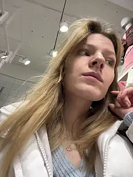 Snapshot of MaryHiggins chatting on April 4, 2026, 12:35 pm MaryHiggins online show from April 4, 2026, 12:35 pm