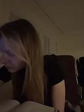 Snapshot of MaryHiggins chatting on April 5, 2026, 7:22 pm MaryHiggins online show from April 5, 2026, 7:22 pm