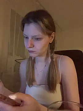 Snapshot of MaryHiggins chatting on April 6, 2026, 6:09 pm MaryHiggins online show from April 6, 2026, 6:09 pm