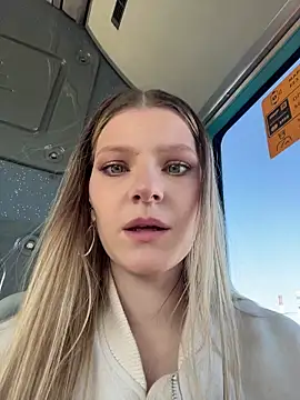 Snapshot of MaryHiggins chatting on April 11, 2026, 1:37 pm MaryHiggins online show from April 11, 2026, 1:37 pm