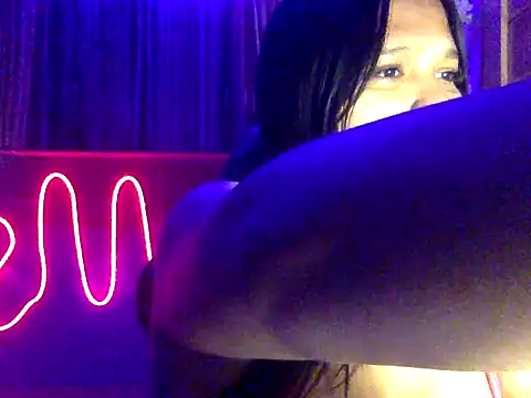 EmpressYna online show from November 7, 2025, 1:33 pm