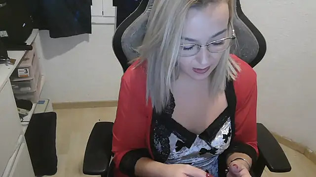 bekka   online show from November 26, 2025, 7:04 pm