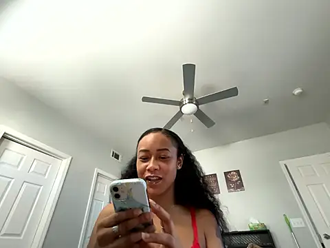 Snapshot of RylHoneyy chatting on January 16, 2026, 7:29 pm RylHoneyy online show from January 16, 2026, 7:29 pm