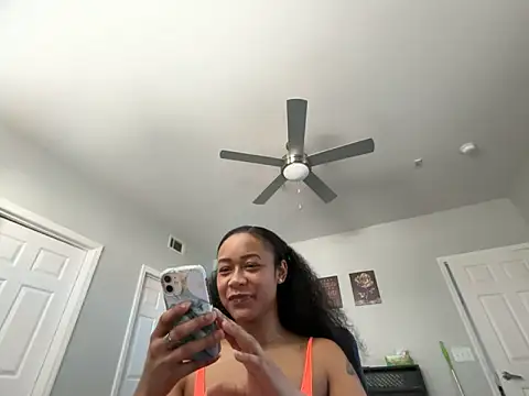 Snapshot of RylHoneyy chatting on January 17, 2026, 7:28 pm RylHoneyy online show from January 17, 2026, 7:28 pm