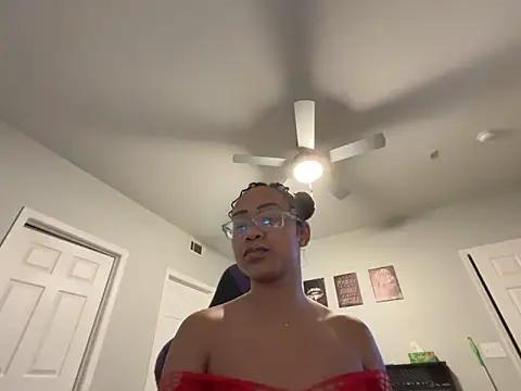 Snapshot of RylHoneyy chatting on February 7, 2026, 1:37 pm RylHoneyy online show from February 7, 2026, 1:37 pm