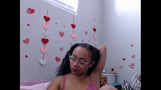 Snapshot of RylHoneyy chatting on February 13, 2026, 9:11 pm RylHoneyy online show from February 13, 2026, 9:11 pm