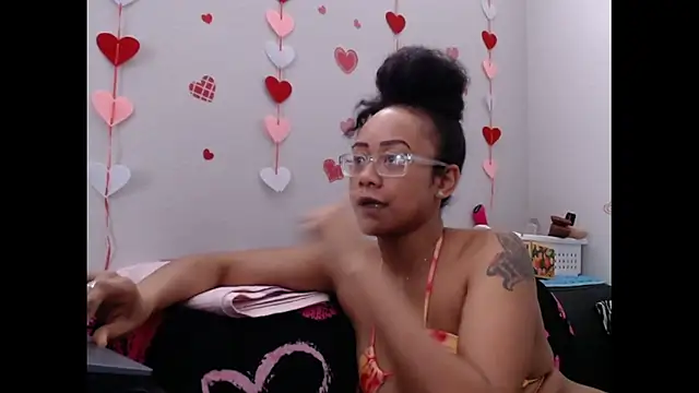 Snapshot of RylHoneyy chatting on February 15, 2026, 7:54 pm RylHoneyy online show from February 15, 2026, 7:54 pm