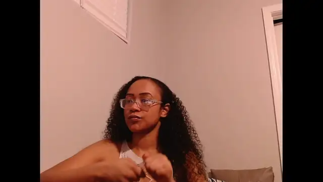 Snapshot of RylHoneyy chatting on February 17, 2026, 2:52 am RylHoneyy online show from February 17, 2026, 2:52 am