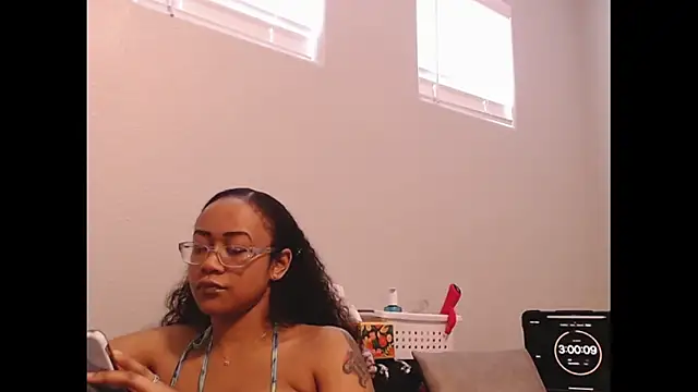 Snapshot of RylHoneyy chatting on February 19, 2026, 8:05 pm RylHoneyy online show from February 19, 2026, 8:05 pm