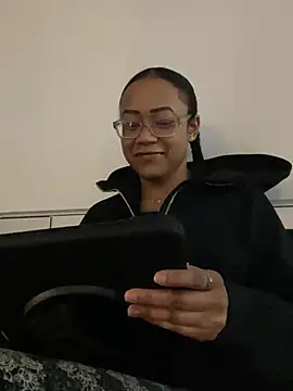 Snapshot of RylHoneyy chatting on February 25, 2026, 2:05 pm RylHoneyy online show from February 25, 2026, 2:05 pm