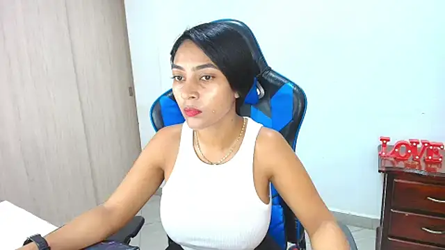 sophiax-x online show from September 28, 2025, 4:12 pm