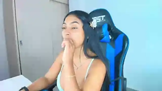 sophiax-x online show from October 23, 2025, 5:12 pm