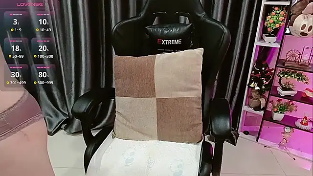 Yuki-yio online show from November 14, 2025, 1:48 am