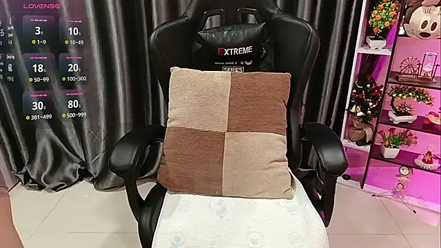 Yuki-yio online show from November 20, 2025, 1:17 am