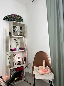 Snapshot of Emma_Wish chatting on January 28, 2025, 7:32 pm Emma Wish online show from January 28, 2025, 7:32 pm