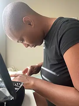 HoneyDripHer online show from October 13, 2025, 1:33 pm