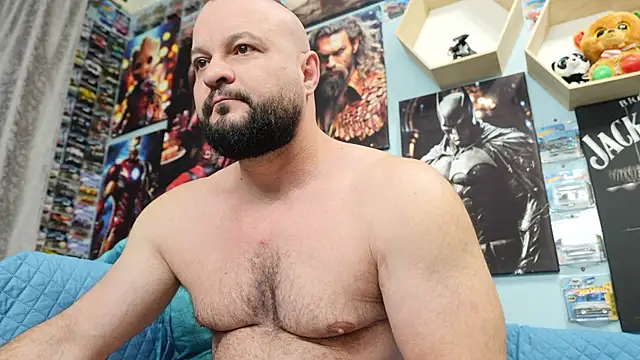 Snapshot of Muscle_Bear chatting on October 10, 2025, 6:01 am Muscle Bear online show from October 10, 2025, 6:01 am