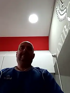 Hot-pico76 online show from April 7, 2026, 10:05 am