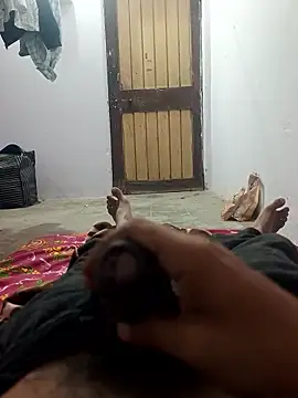 Snapshot of hunter6112 chatting on January 14, 2026, 10:47 pm hunter6112 online show from January 14, 2026, 10:47 pm