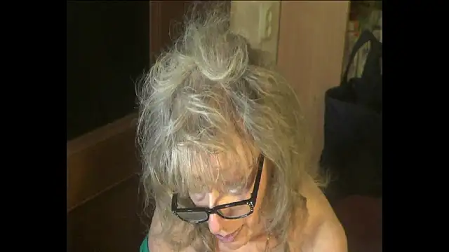 RoyalTits online show from July 6, 2026, 11:40 am