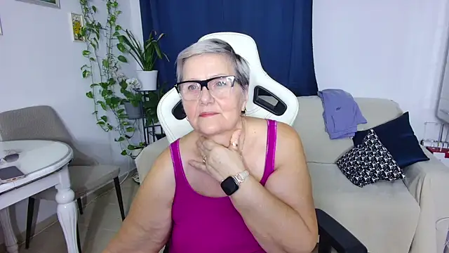 Snapshot of Selenna57 chatting on February 13, 2026, 6:37 pm Selenna57 online show from February 13, 2026, 6:37 pm