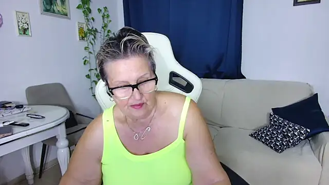 Snapshot of Selenna57 chatting on February 14, 2026, 6:26 pm Selenna57 online show from February 14, 2026, 6:26 pm