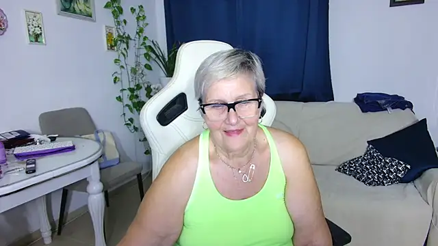 Snapshot of Selenna57 chatting on February 15, 2026, 6:59 pm Selenna57 online show from February 15, 2026, 6:59 pm