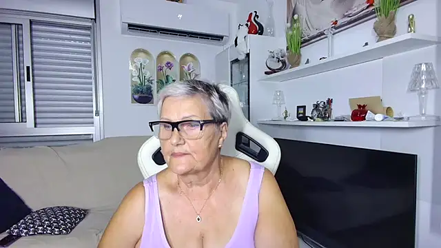 Snapshot of Selenna57 chatting on July 12, 2026, 4:42 pm Selenna57 online show from July 12, 2026, 4:42 pm