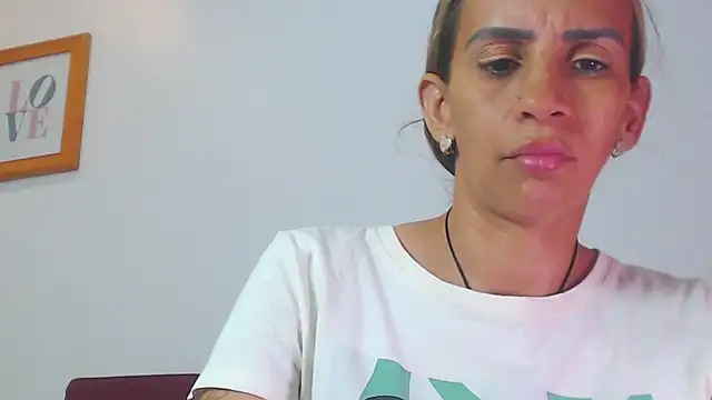Snapshot of Amber_Moore chatting on June 24, 2026, 6:29 pm Amber Moore online show from June 24, 2026, 6:29 pm