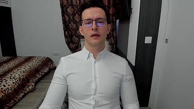 Snapshot of sexxymuscles4u chatting on February 24, 2025, 10:15 am sexxymuscles4u online show from February 24, 2025, 10:15 am