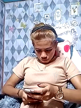 Cutie body11 online show from December 4, 2024, 9:18 am