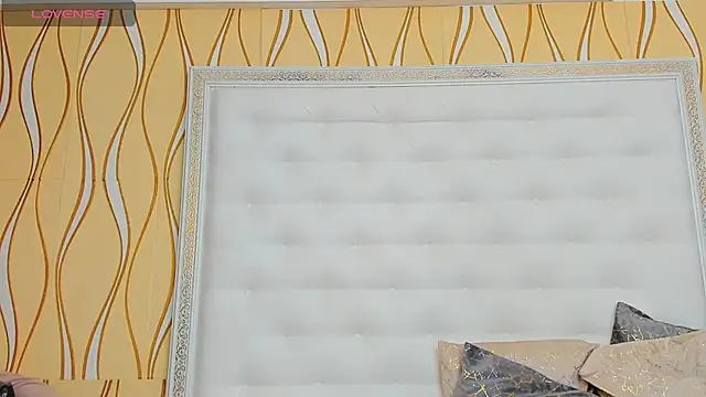 karissia online show from March 13, 2025, 9:21 am