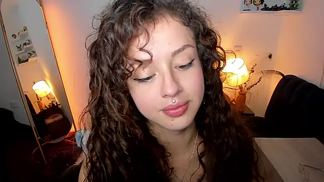 Cassandra Caiin online show from April 21, 2026, 4:30 am