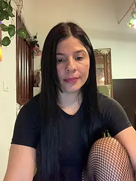 Estefani 32 online show from February 17, 2026, 5:41 pm