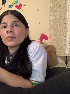 Estefani 32 online show from April 17, 2026, 2:25 am