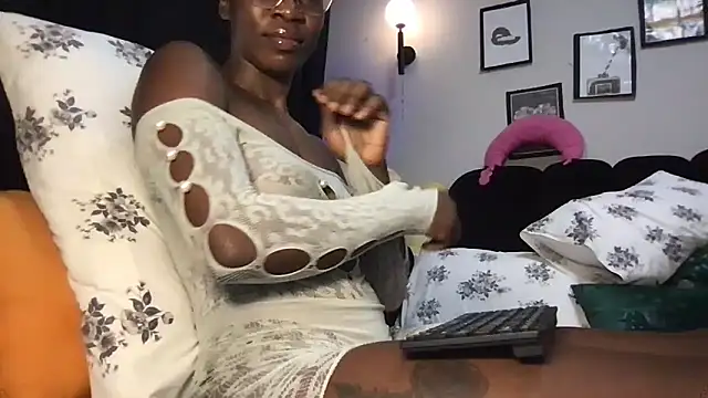 Snapshot of choco_petite chatting on March 2, 2026, 3:52 am choco petite online show from March 2, 2026, 3:52 am